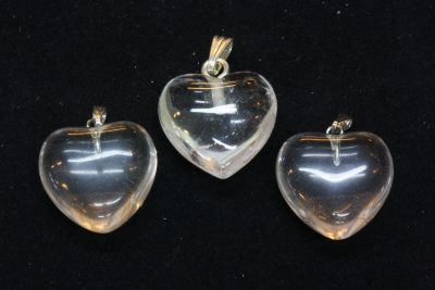 Bergkrystall hjerteanheng  ca 20 x 10mm