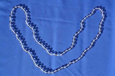 Bergkrystall 8mm kulekjede 90cm uten lås