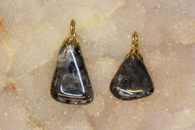 Blue pearl tulipananheng med gullfarget topp ca 3cm