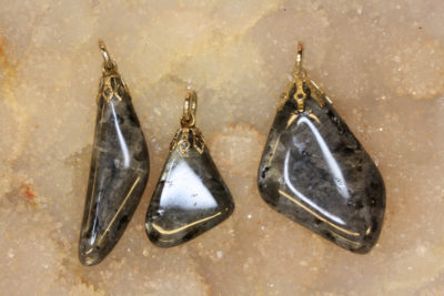 Blue pearl tulipananheng med sølvfarget topp ca 3cm