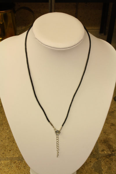 Vokset bomull snor 1,5mm x 47cm med karabin lås