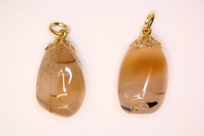 Calcedon rosa tulipananheng med gullfarget topp ca 2.5cm