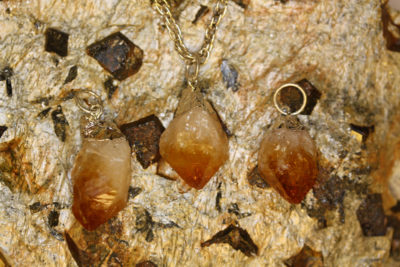 Citrin krystallanheng med sølv topp 2 til 3cm