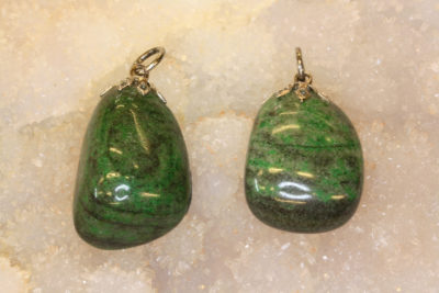 Fuchsitt tulipananheng med sølvfarget topp ca 3cm