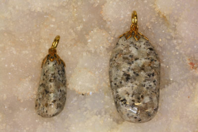 Granitt tulipananheng med gullfarget topp 3 til 4cm