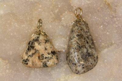 Granitt tulipananheng med sølvfarget topp 3 til 4cm