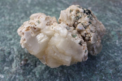 Heulanditt og stilbitt fra Poona i India 140g 6x7cm