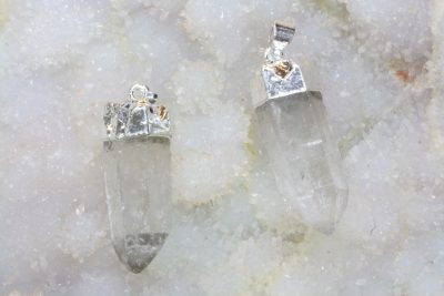 Bergkrystall krystallanheng 3 til 4cm med sølv topp