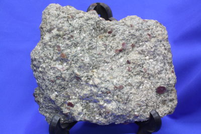 Corund krystaller i moderstein fra Sagstuen på Årnes i Norge 0,95kg 14x17cm