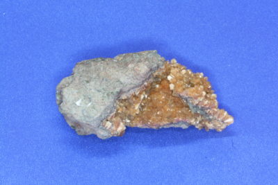 Stilbitt (Desmin) B krystaller i moderstein 35g 3x6cm fra Malmberget i Sverige