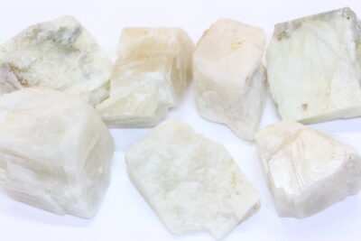 Månestein hvit råsteinsbit 2 til 3cm Tonnes, Lurøy, Norge.