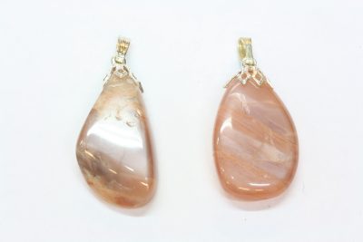 Månestein rød tulipananheng med sølvfarget topp ca 3cm