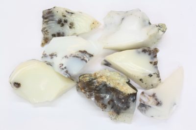 Opal dendritt lys råsteinsbit 2 til 3cm