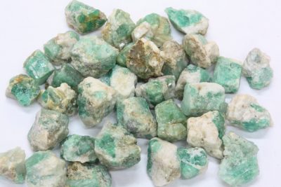 Smaragd krystall ca 5mm i mikroeske fra Byrud gruver på Minnesund Norge