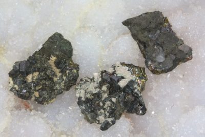 Tetrahedritt krystaller på moderstein ca 3cm fra Casapalca Mine i Peru.