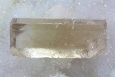 Topas gyllen krystall 142.5ct 38mm lang fra Afganistan