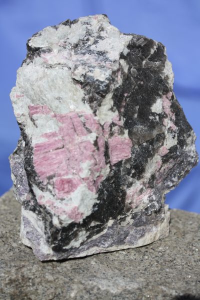 Rubellitt, Turmalin rosa fra Stord 2.4kg 12x15cm