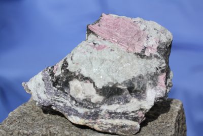 Rubellitt, Turmalin rosa fra Stord 2kg 10x17cm