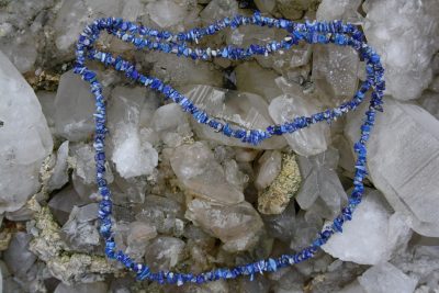 Lapis Lazuli chipskjede 90cm uten lås