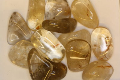 Citrin natur polert fra India ca 3cm