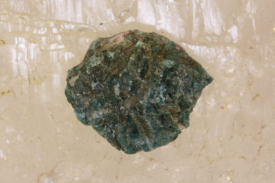 Idocras blå «Cyprin» krystall 5g 18x20mm fra Øvstebø på Sauland i Telemark