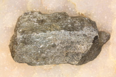 Enstatitt krystall 70g 3×6.5cm fra Ødegaarden Verk
