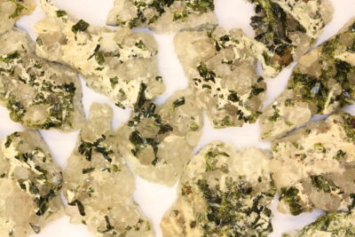 Epidot på Bergkrystall fra Berg i Halden 4 til 5cm