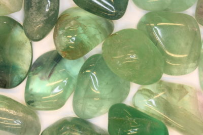 Fluoritt grønn polert 3 til 4cm