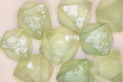 Fluoritt octaeder gul  2 til 3cm