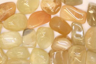 Månestein rosa polert 2 til 3cm