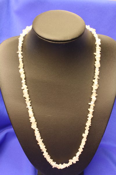 Månestein hvit chipskjede 60cm med lås.