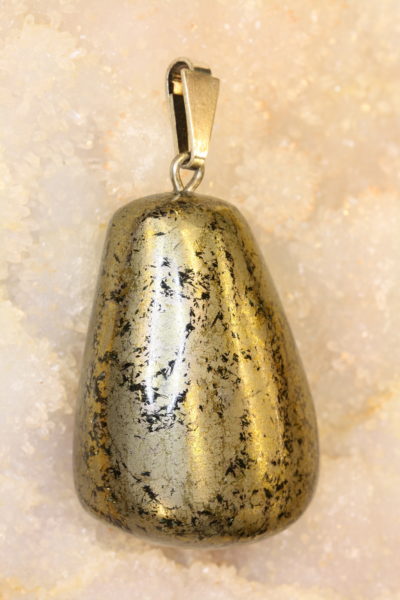Chalcopyritt håndslipte anheng med sølvstift 42g 40mm langt