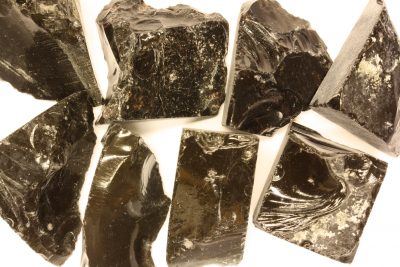 Obsidian sort råsteinsbit ca 3cm