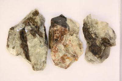 Mosandritt krystall i moderstein 4 til 5cm