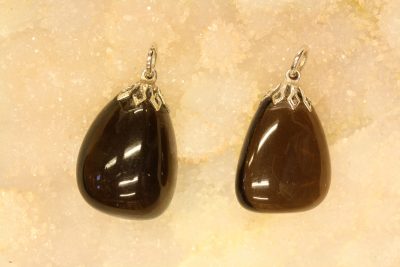 Obsidian sort tulipananheng med sølvfarget topp ca 2.5cm