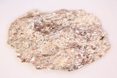 Muscovitt rød  &laquo;Rubinglimmer&raquo; fra Rustenburg i Sør Afrika 42g  4×6.5cm