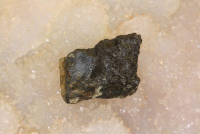Gadolinitt (Ce) krystall fra Hynnekleiv, Froland Norge 6g 12x20mm