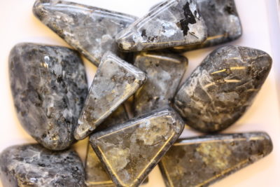 Blue pearl polert ca 4cm