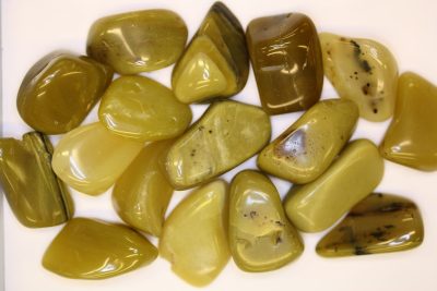 Opalitt oliven grønn polert  2 til 3cm