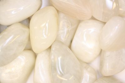 Månestein hvit polert  ca 3cm