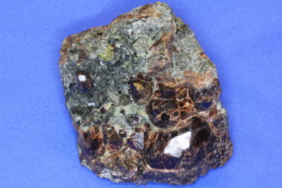 Andraditt granat fra Industritoppen Stoa i Arendal 435g 6x7cm