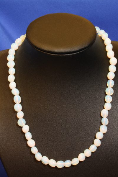 Opal blå syntetisk trommelkjede 8-10mm steiner 45cm