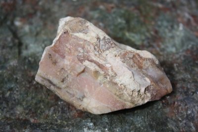 Opalitt rosa  råstein 115g 5x7cm fra Peru