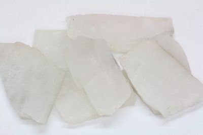 Melkekvarts platebit 5 til 6cm fra Moss.