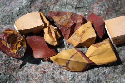 Mookaitt råsteinsbit 4 til 6cm fra Mooka Station, Vest Australia