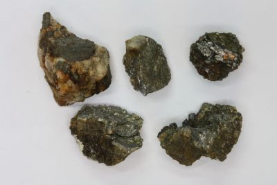 Løllingitt på moderstein i mikroeske ca 1cm fra Drag i Tysfjord Norge