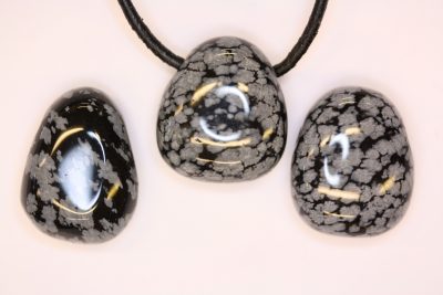 Obsidian snefnugg steinanheng tverrboret ca 2.5cm