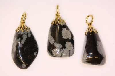 Obsidian snefnugg tulipananheng med gullfarget topp ca 3cm