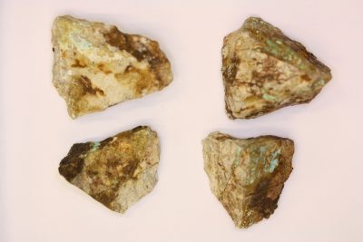 Turkis i moderstein fra Arizona 3 til 4cm