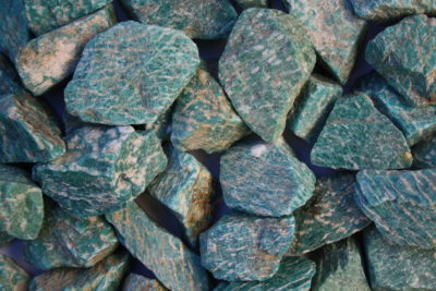 Amazonitt råsteinsbit 4 til 6cm fra Russland